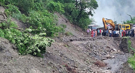 पहिरोले अवरुद्ध जयपृथ्वी राजमार्ग खुल्यो